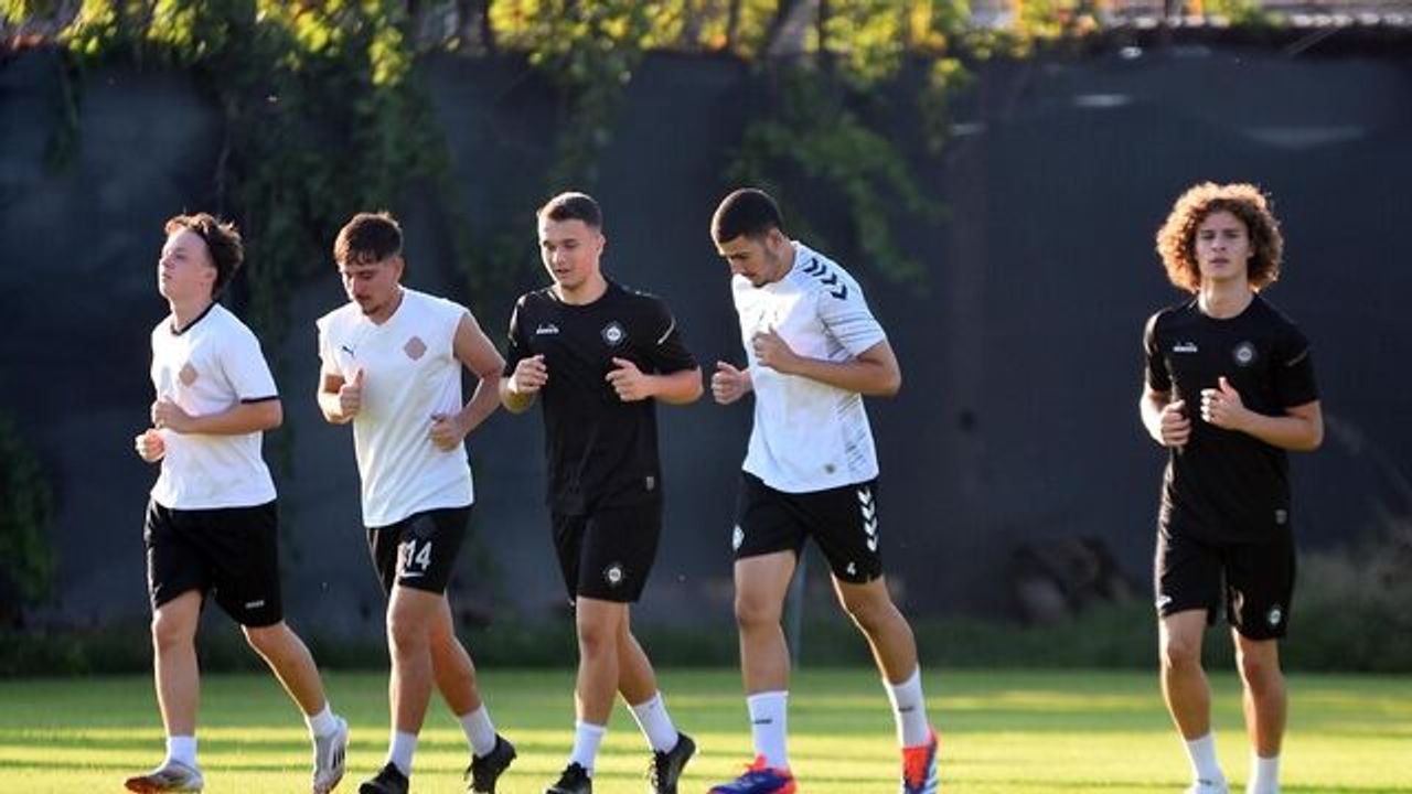 Altay’da yeni sezon öncesi kriz: 17 futbolcu antrenmanlara çıkmıyor