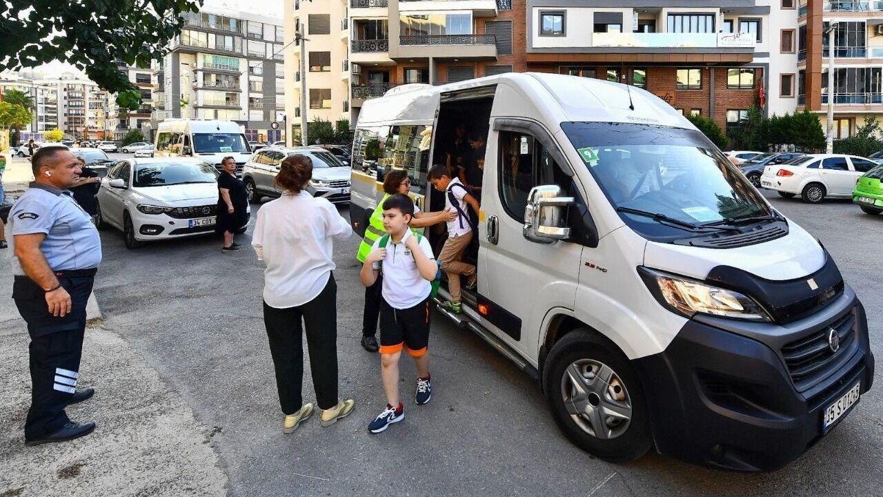 İzmir'de fazla servis ücreti isteyen taşımacılara ağır yaptırım