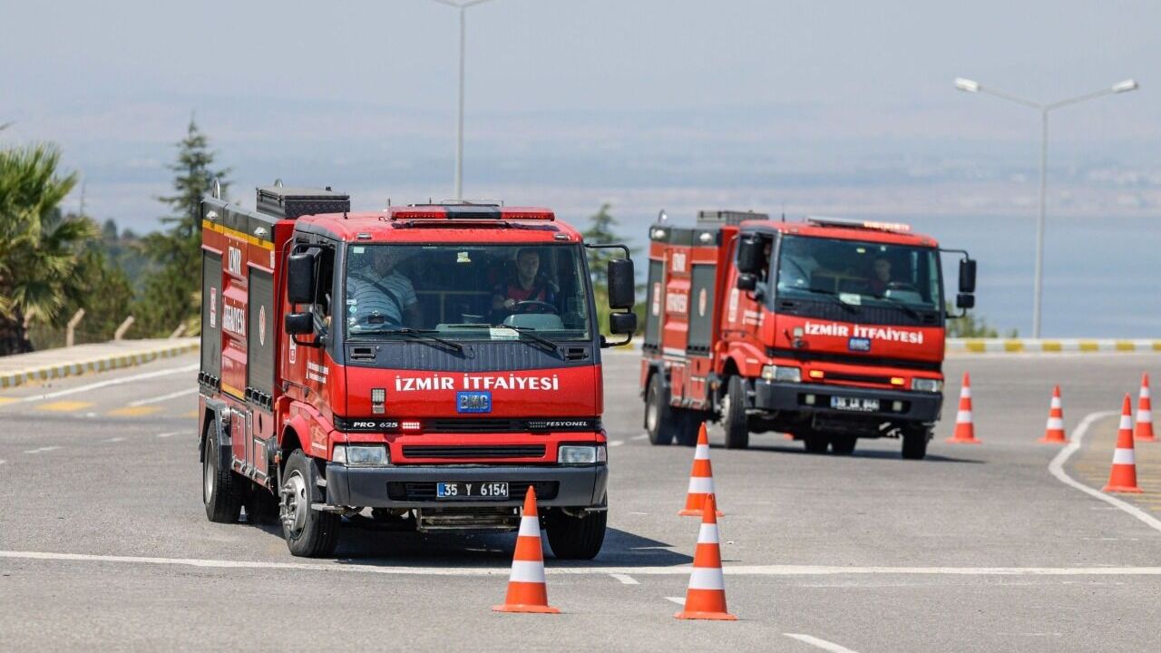 İzmir İtfaiyesi Şoförleri Zorlu Eğitimlerden Geçiyor