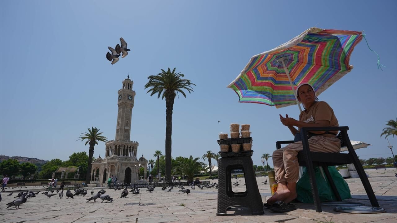 İzmir’de sıcak hava etkisini artıracak: Termometreler 34 dereceyi gösterecek