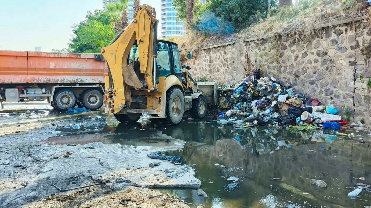 İzmir’de pes dedirten görüntü: 233 bin ton temizlendi, atık yine döndü