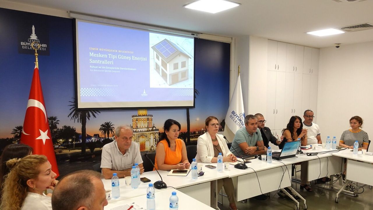 İzmir’in çatılarında güneş enerjisi seferberliği