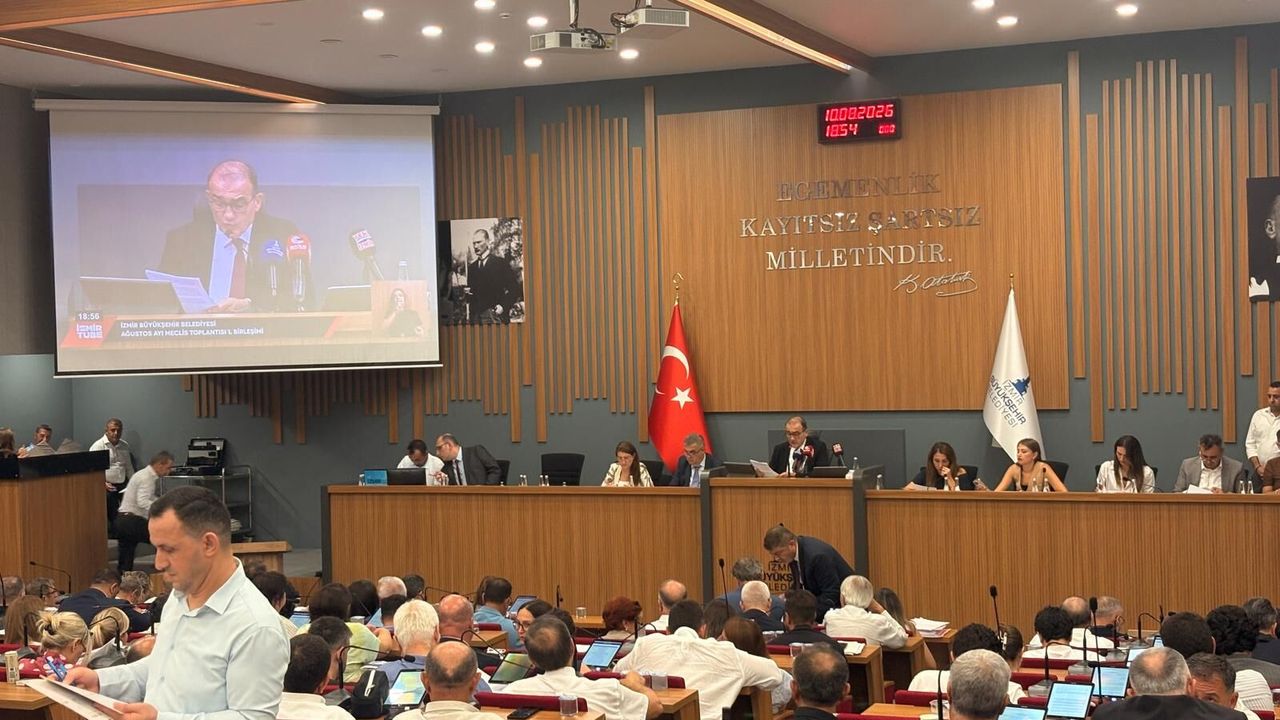 İzmir Büyükşehir Meclisi’nde dengeler değişti: YENİ Parti 89 üyeyle en büyük grup oldu