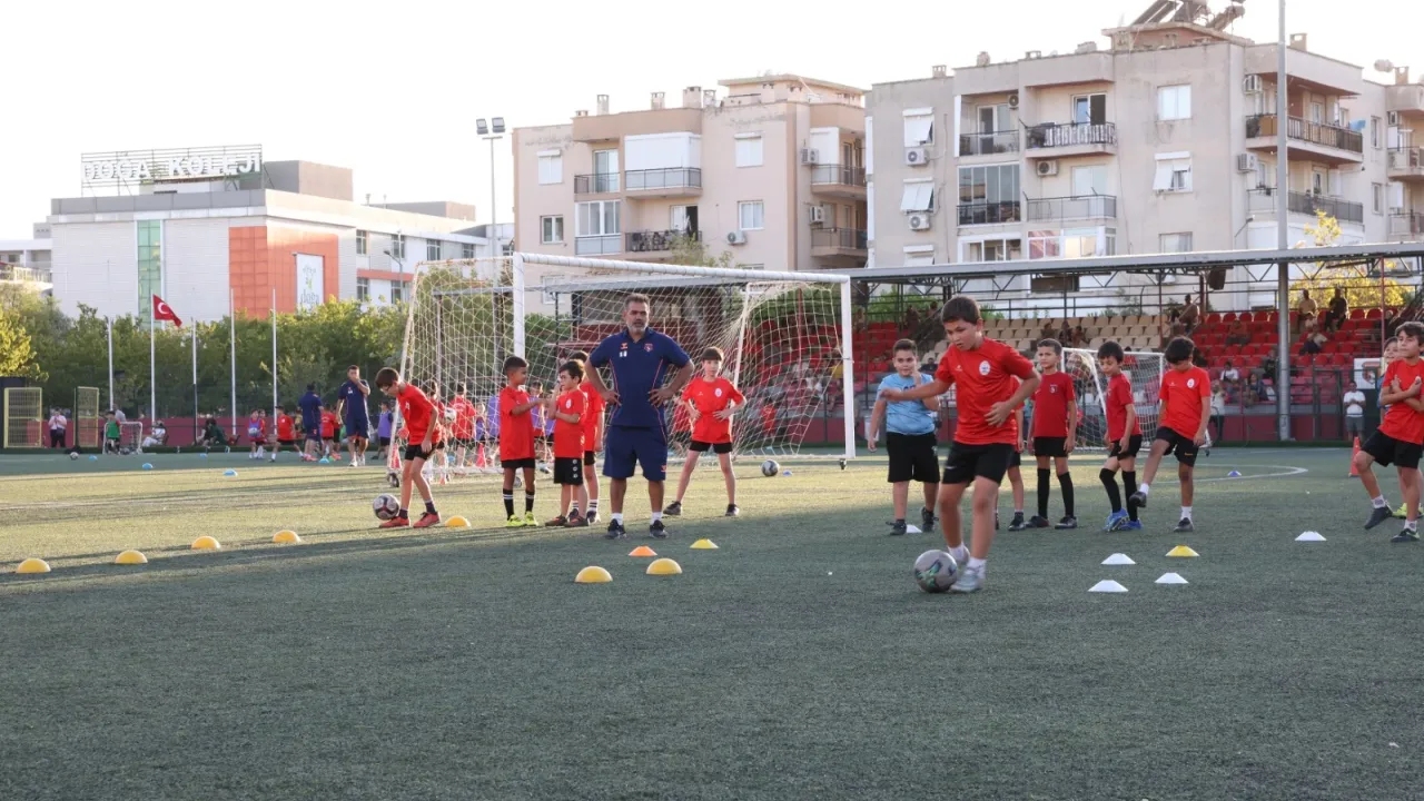 Çiğli’de yaz sporla dolu geçti: Bin 747 kişi yaz okullarından faydalandı