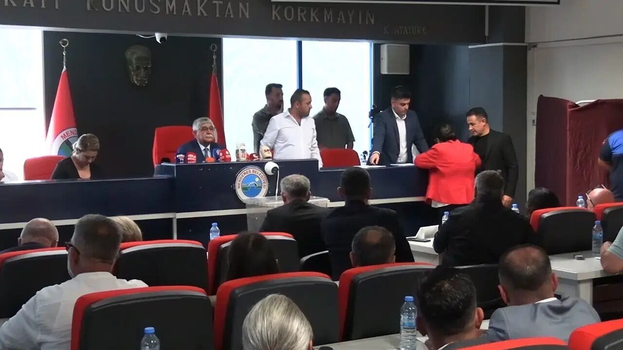 Menderes’te ikinci tur da sonuç vermedi: CHP Grubu meclisi terk etti