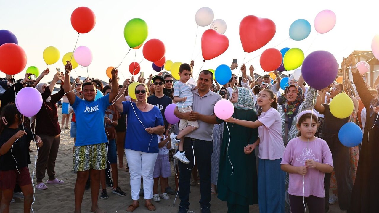 Selçuk'ta DMD hastası Göktuğ için kampanya tamam: Balonlar gökyüzüne bırakıldı
