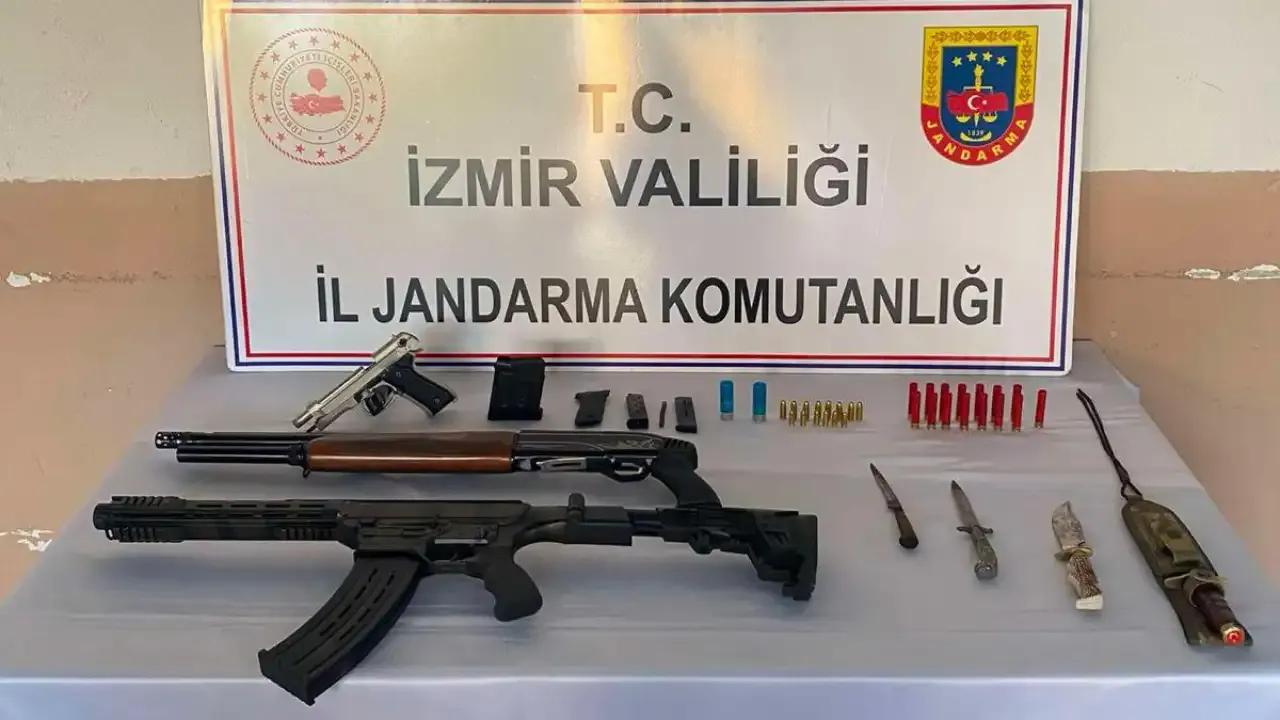 Ödemiş’te ruhsatsız silah operasyonu: Tüfek, kasatura ve kama ele geçirildi