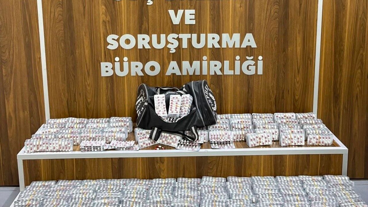 Gaziemir’de polisten dev operasyon: 9 bin 184 hap ele geçirildi