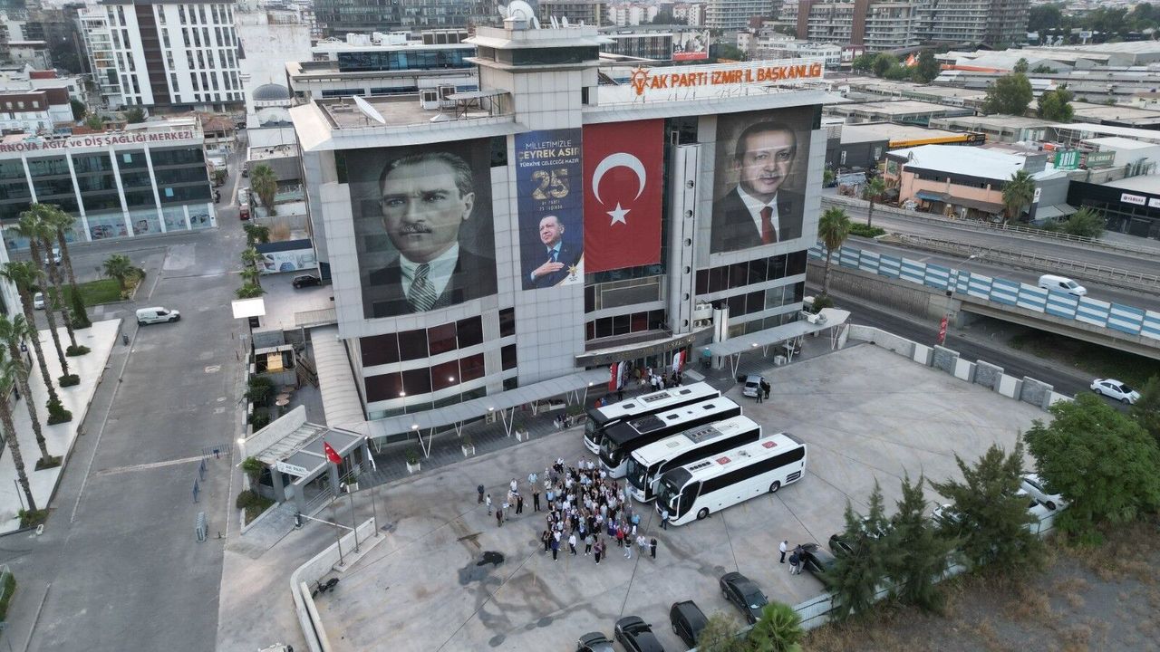 AK Parti İzmir'den 25'inci yıl buluşmasına 5 bin kişilik çıkarma