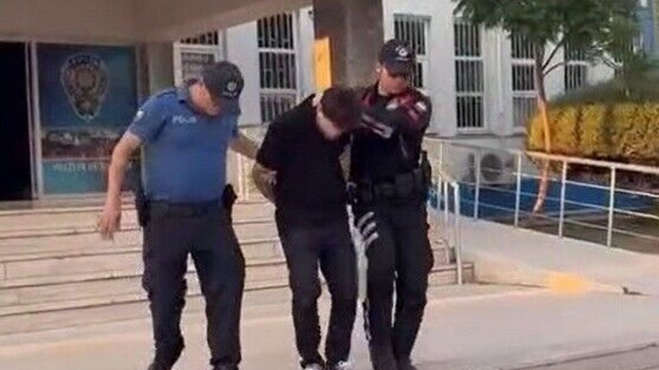 İzmir polisinden kaçamadı... 22 yıl hapis cezası bulunan şahıs adalete teslim edildi!