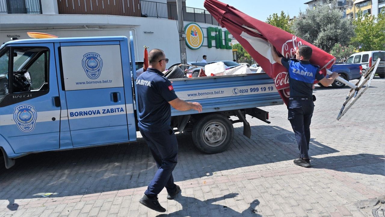 Bornova'da kaldırım ve yol işgallerine sıkı denetim yapıldı