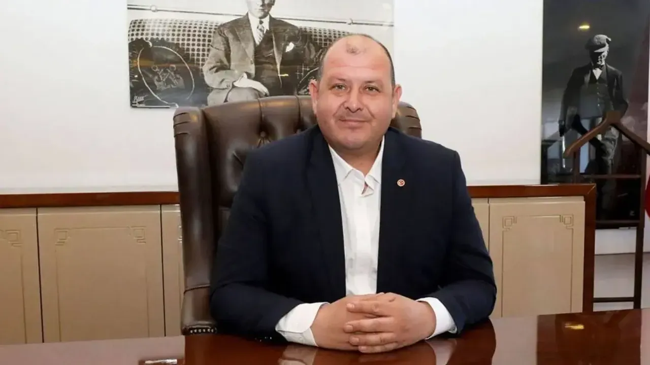 Tutuklanan Menderes Belediye Başkanı İlkay Çiçek CHP’den istifa etti