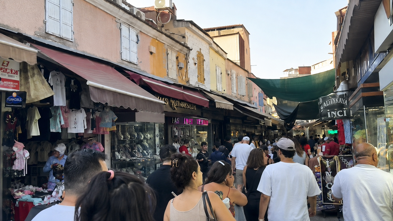 Kemeraltı Çarşısı'nda 9 saatlik elektrik kesintisi, yüzlerce işletmeyi etkiledi
