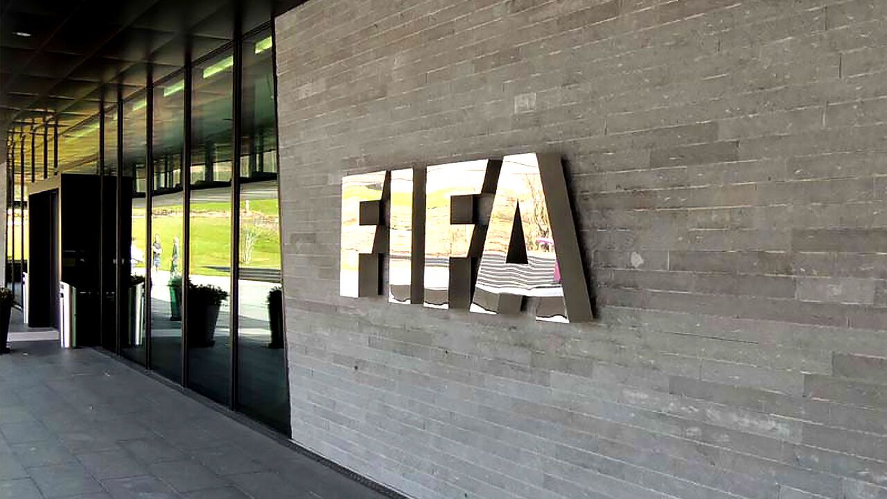FIFA'dan flaş karar: 4 Türk takımına transfer yasağı getirildi!