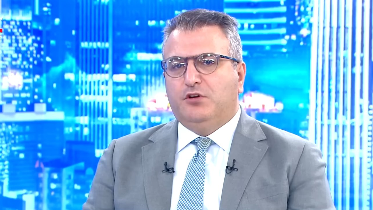 Gazeteci Cem Küçük Şantaj ve Halkı Yanıltıcı Bilgi Suçlamasıyla Gözaltına Alındı