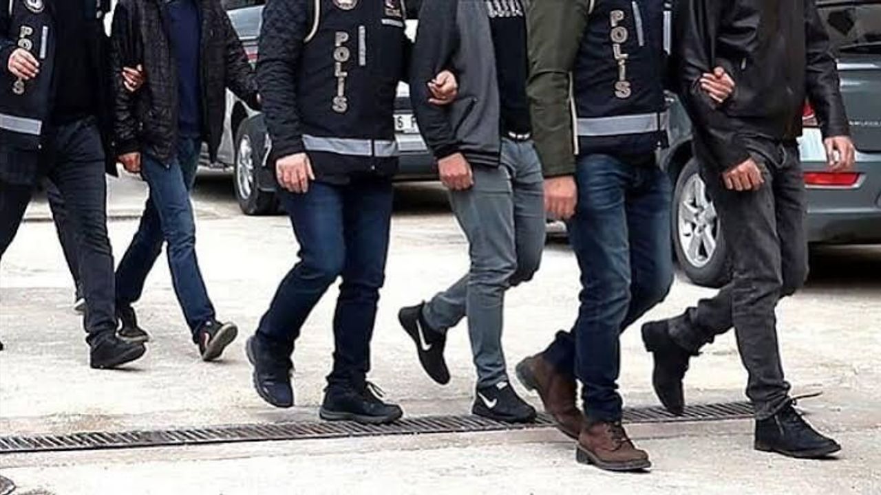 İzmir merkezli 3 ilde haraç çetesine operasyon