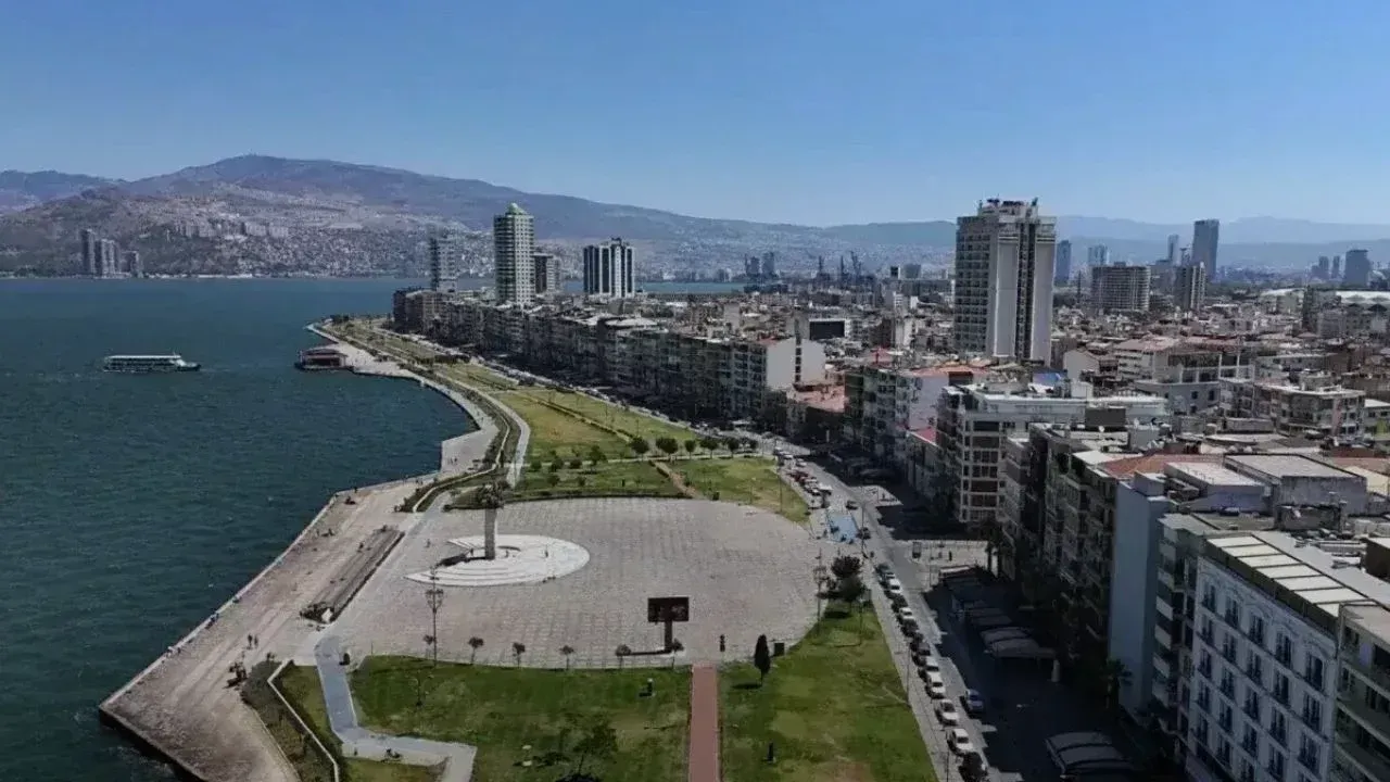 İzmir’de kavurucu pazar: Termometreler 39 dereceyi gösterecek