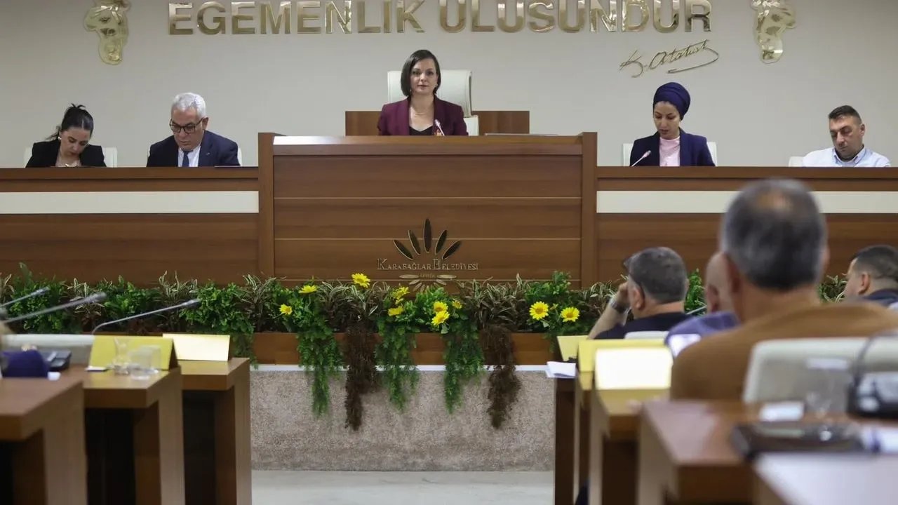 İzmir'de deprem sonrası dönüşüm için yeni adım: Ruhsat süresi uzatılıyor