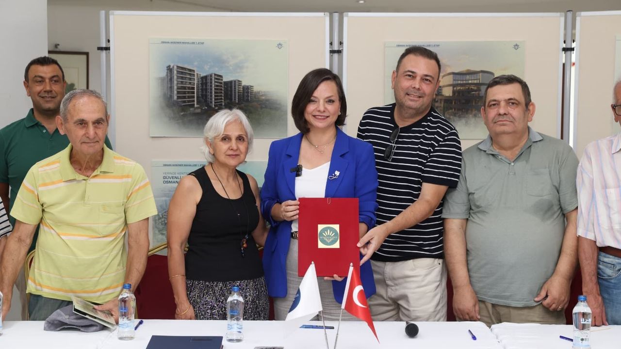 Karabağlar Osman Aksüner’de 400 hak sahibini kapsayan dönüşümde ilk imzalar atıldı