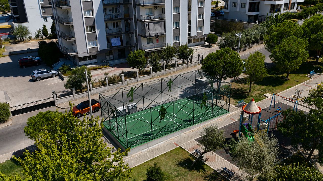 Karabağlar’a 5 yeni mini futbol sahası: Spor mahallelere yayılıyor