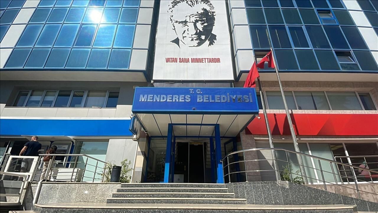 Menderes Belediyesi soruşturmasında avukat gözaltına alındı