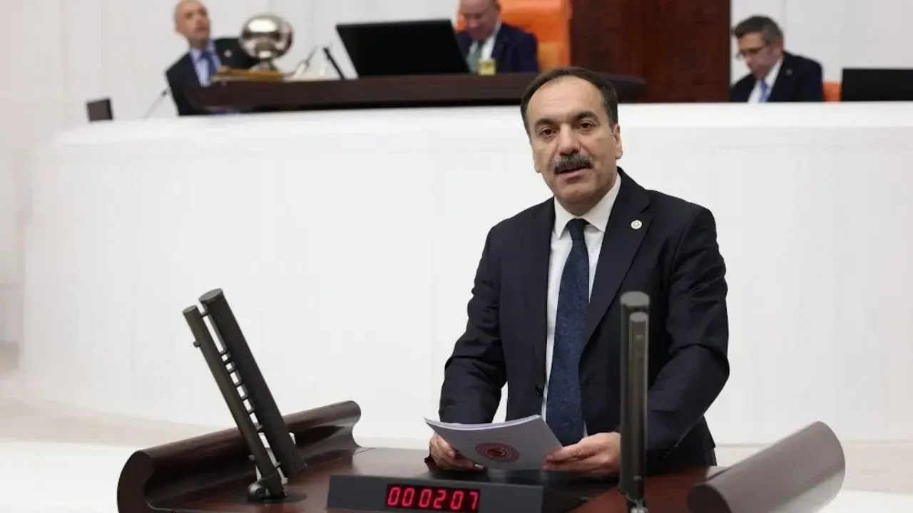 AK Parti’ye bir transfer daha: İzmir Milletvekili Mustafa Bilici katıldı