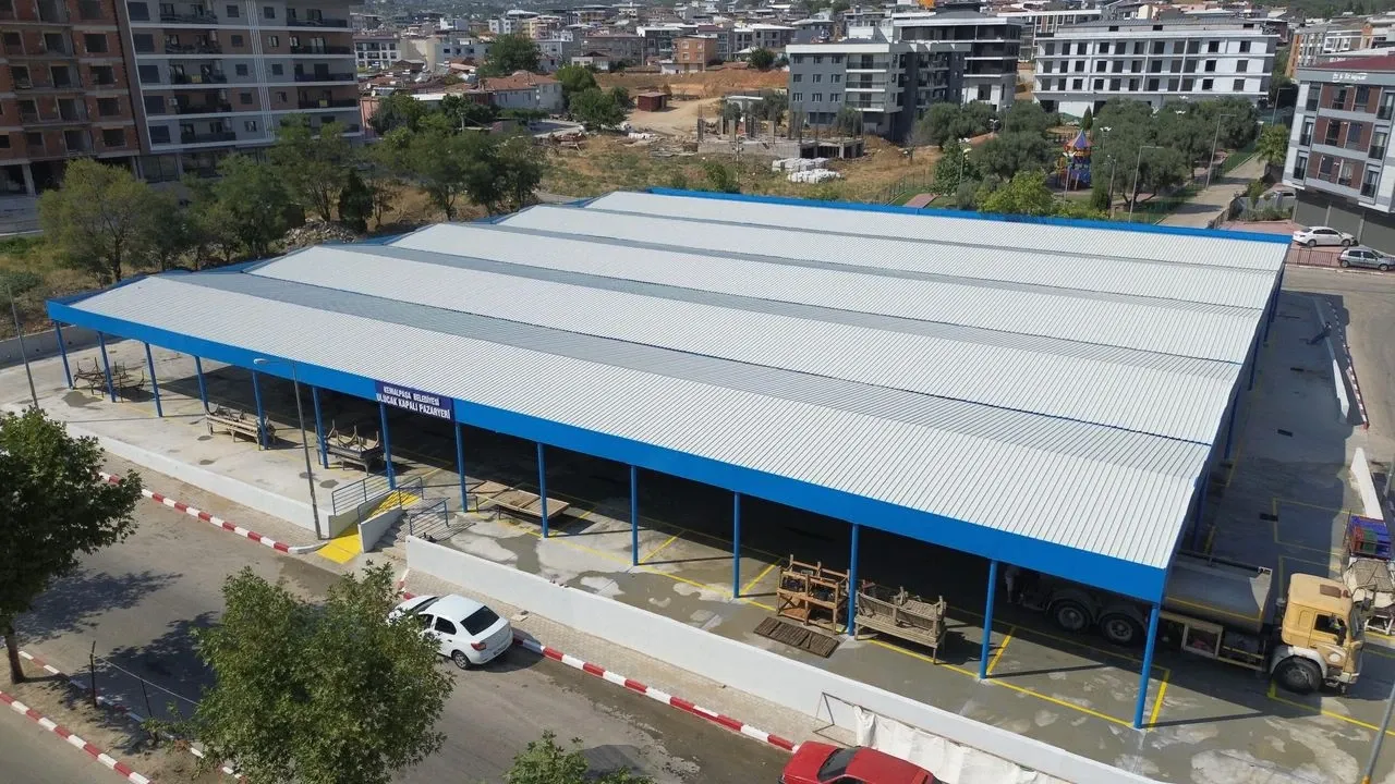 Ulucak Pazaryeri yeni yüzüyle açıldı: Zemin ve çatı yenilendi