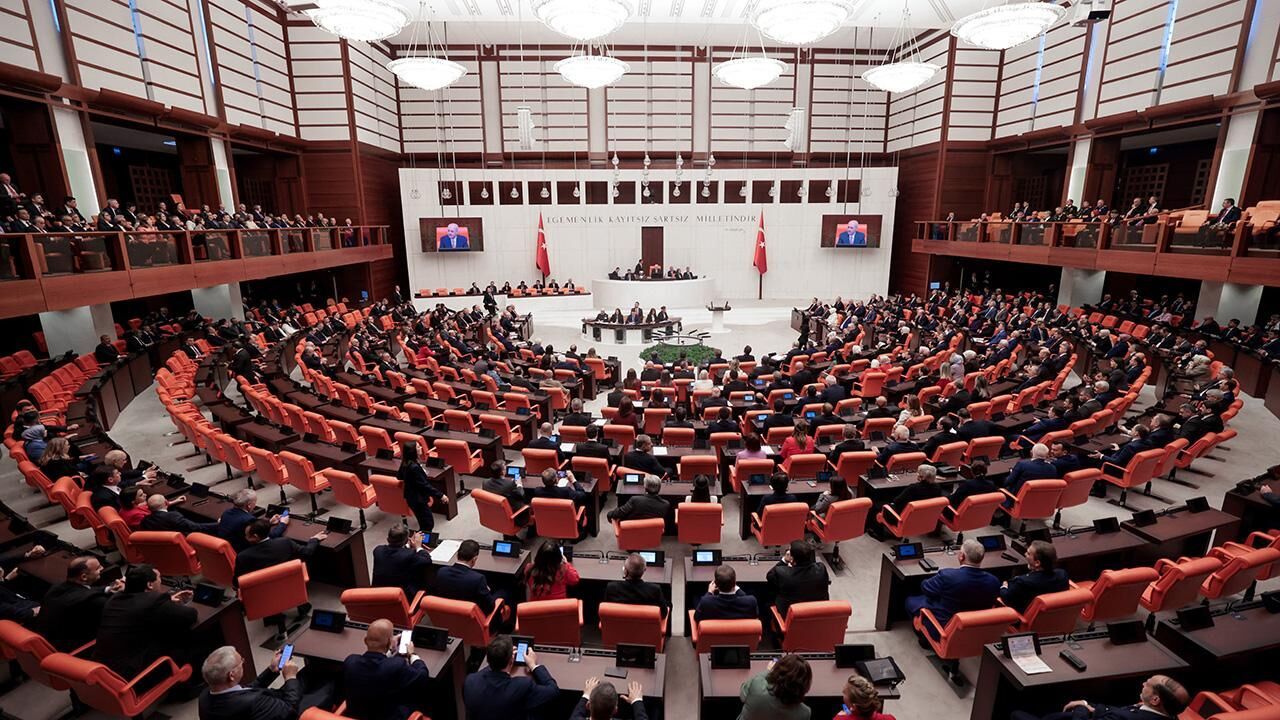 İzmir vekillerinin çerçeve yasa kararı belli oldu: 18 'evet', 10 'hayır'