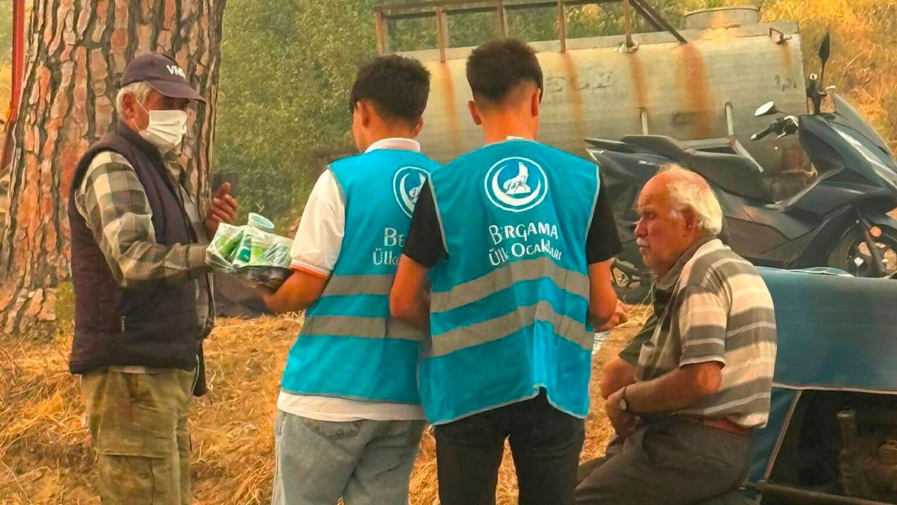 Ülkü Ocakları İzmir teşkilatı yangın bölgelerinde seferber oldu