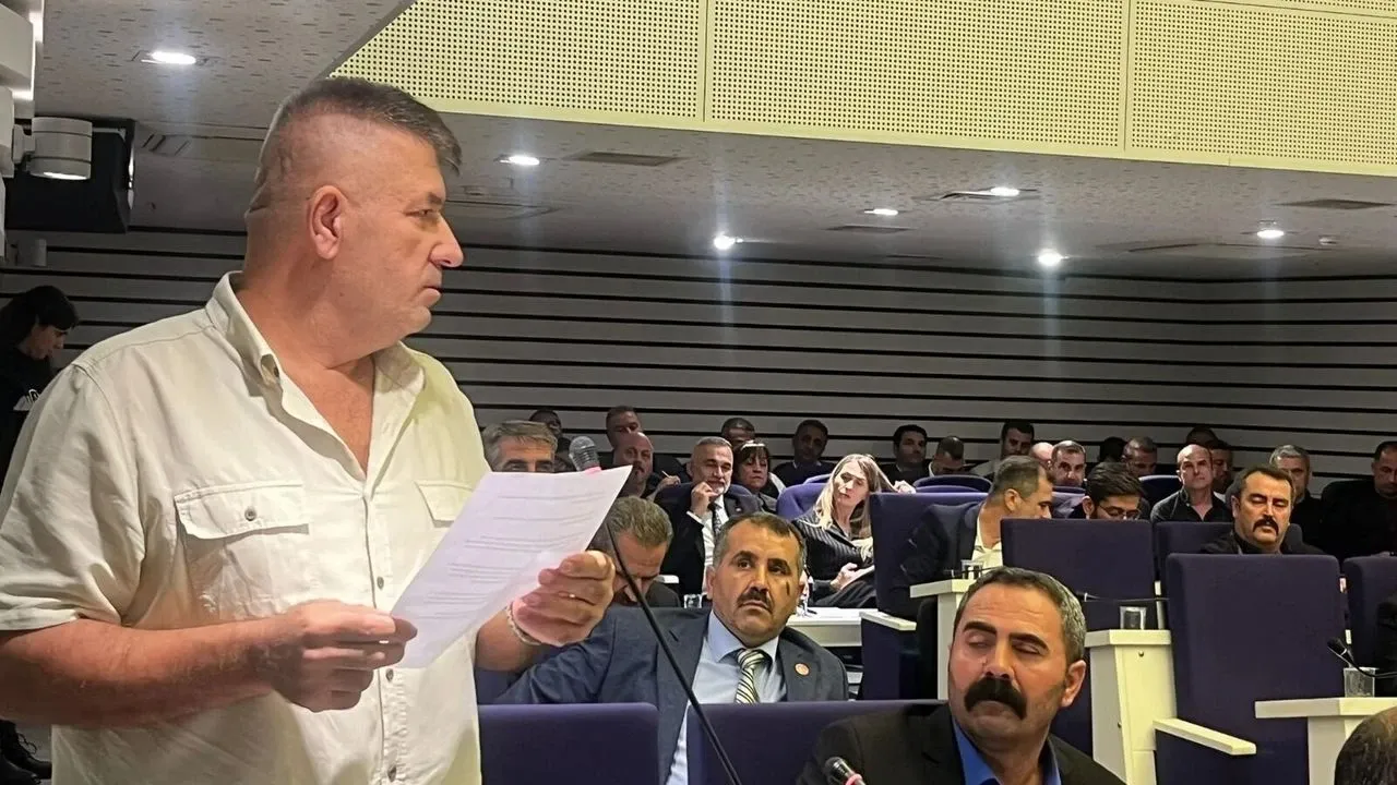 AK Partili Kemal Altın'dan Buca Belediyesi'ne Maaş ve Kaçak Yapı Eleştirileri