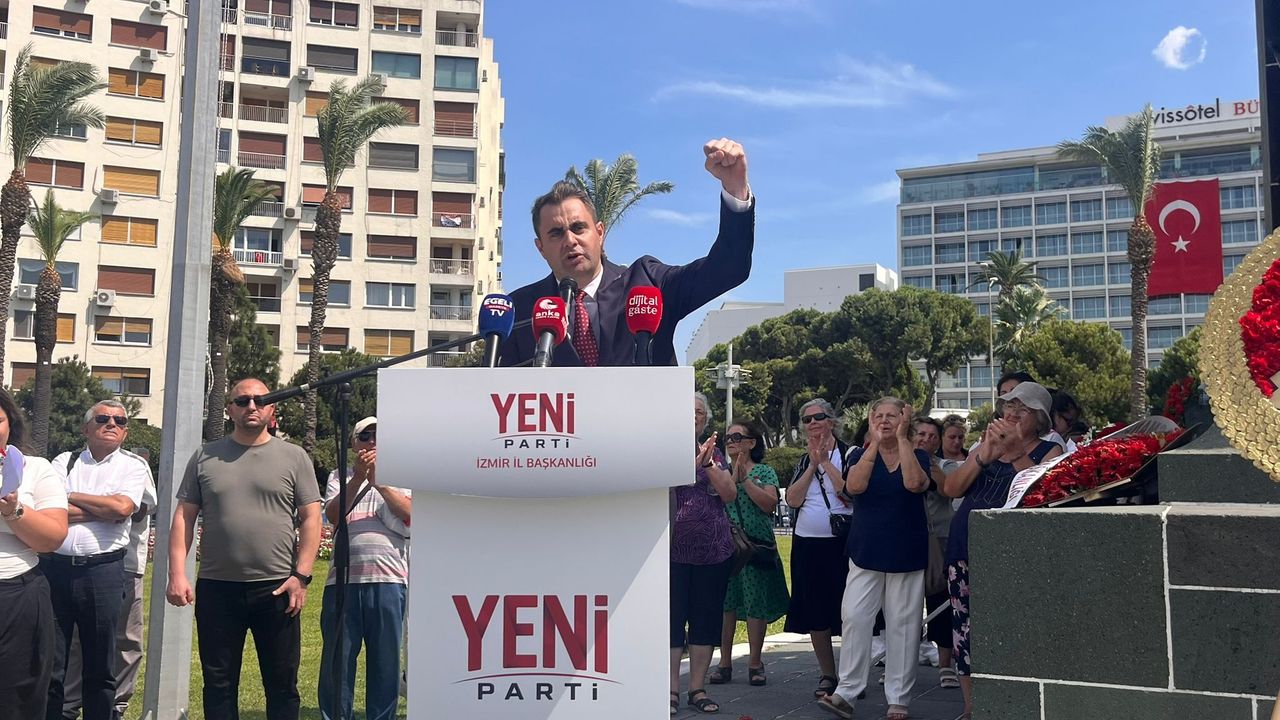 Yeni Parti, 30 Ağustos'ta İzmir'de Alternatif Tören Düzenledi