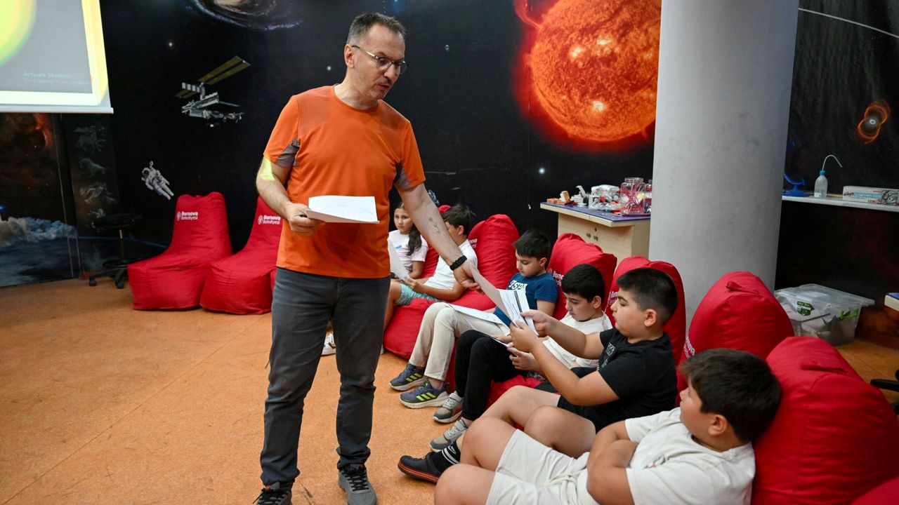 Çocuklar eğlenirken öğreniyor... Bornova'da "Yaz Bilim Atölyeleri" sürecek