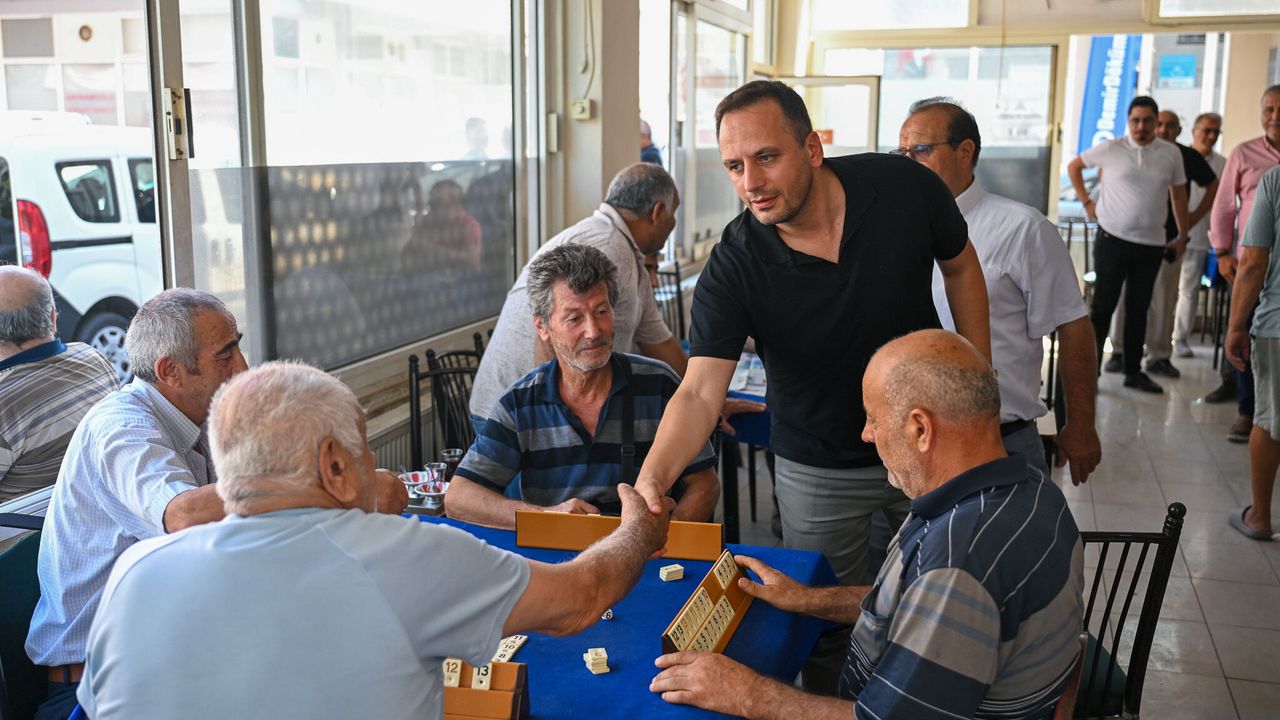 Bornova Belediye Başkanı Ümit Mahallesi'nde vatandaşlarla buluştu