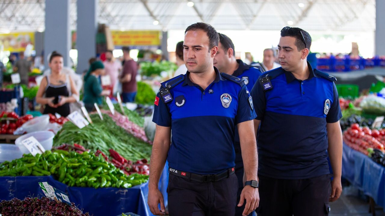 Narlıdere'de şeffaf denetim dönemi: Zabıtalara yaka kamerası