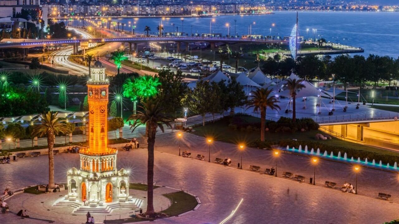 İzmir Saat Kulesi 125 yıl hizmet veriyor