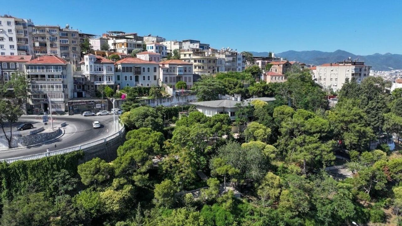 İzmir'in Şato Binası Yeniden Gençlerin Adresi