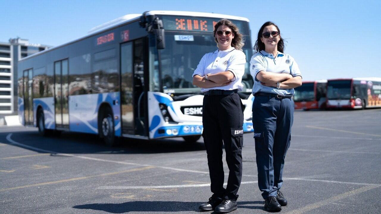 ESHOT Şoförleri Yeni Giyimle İzmir Yollarında