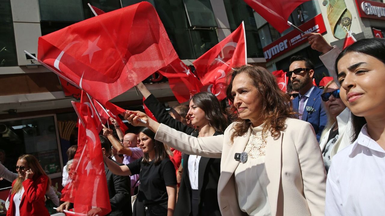 Karşıyaka’da 9 Eylül korteji: Bayrağını al gel çağrısı
