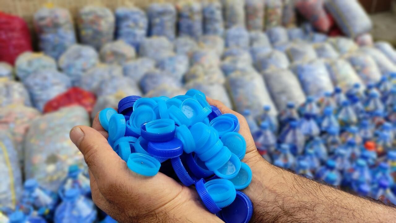 Karşıyaka Belediyesi'nin 'Mavi Kapak' projesiyle engelli vatandaşlara destek