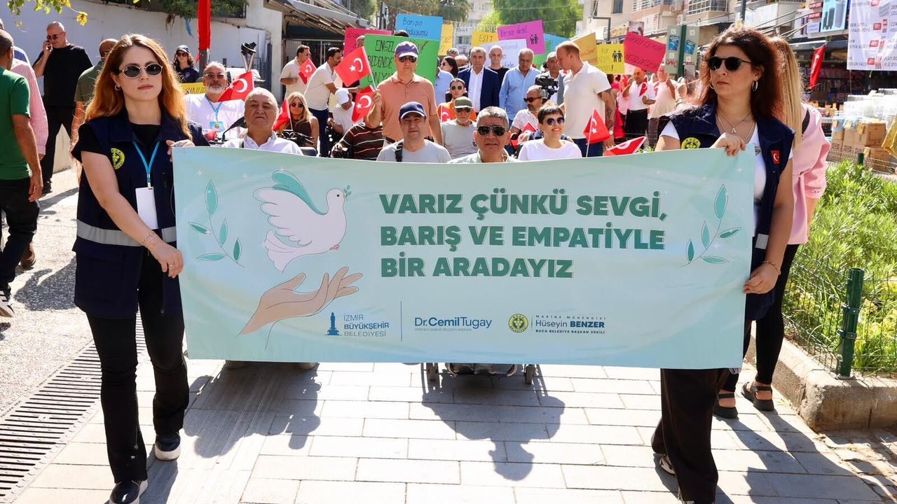 Buca’da barış yürüyüşü: Çocuklar için savaşsız dünya çağrısı