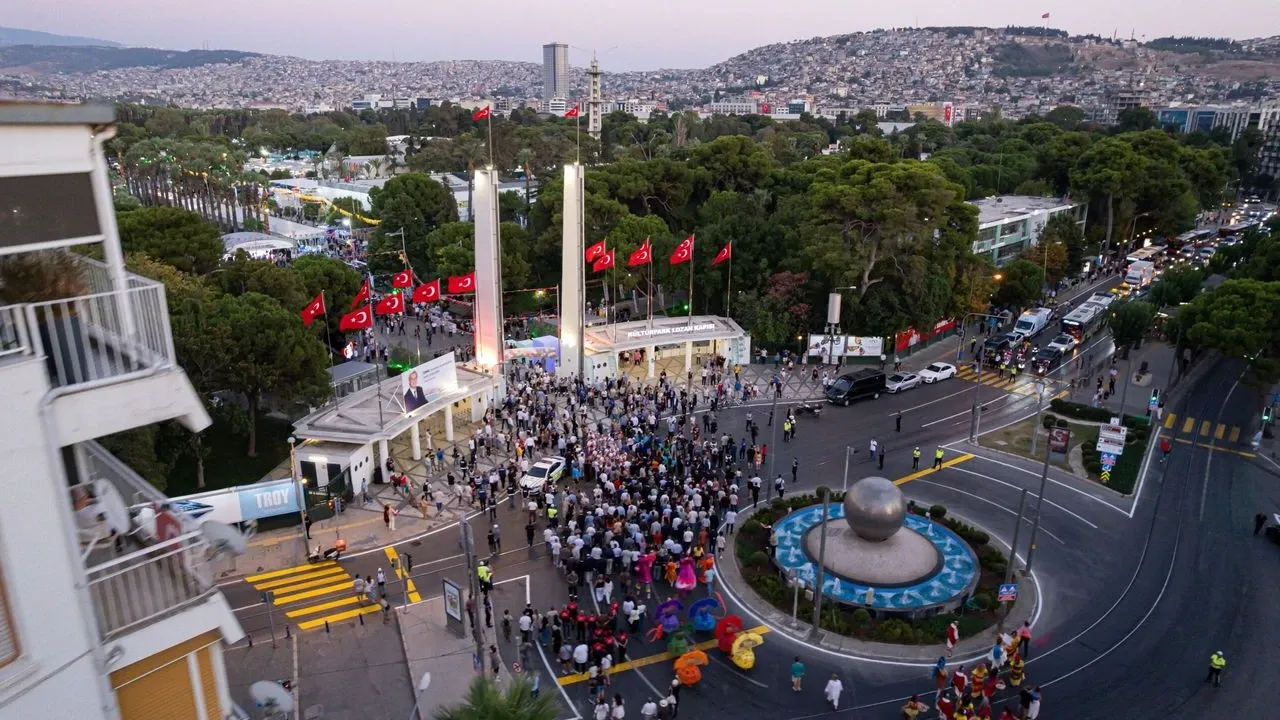 Bayraklı, 95. İzmir Enternasyonal Fuarı'nda stant buluşması