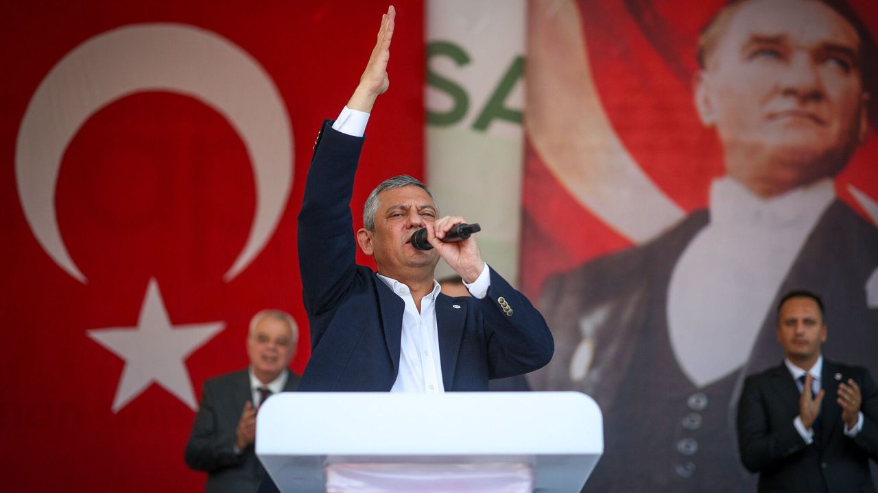 Özgür Özel, Bornova’da iktidar mesajı verdi: "O seçimi alacağız ve bu iktidarı değiştireceğiz"