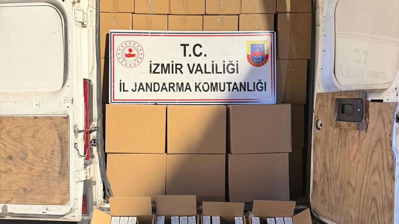 İzmir'de kaçakçılık operasyonunda 2,6 milyon makaron ele geçirildi