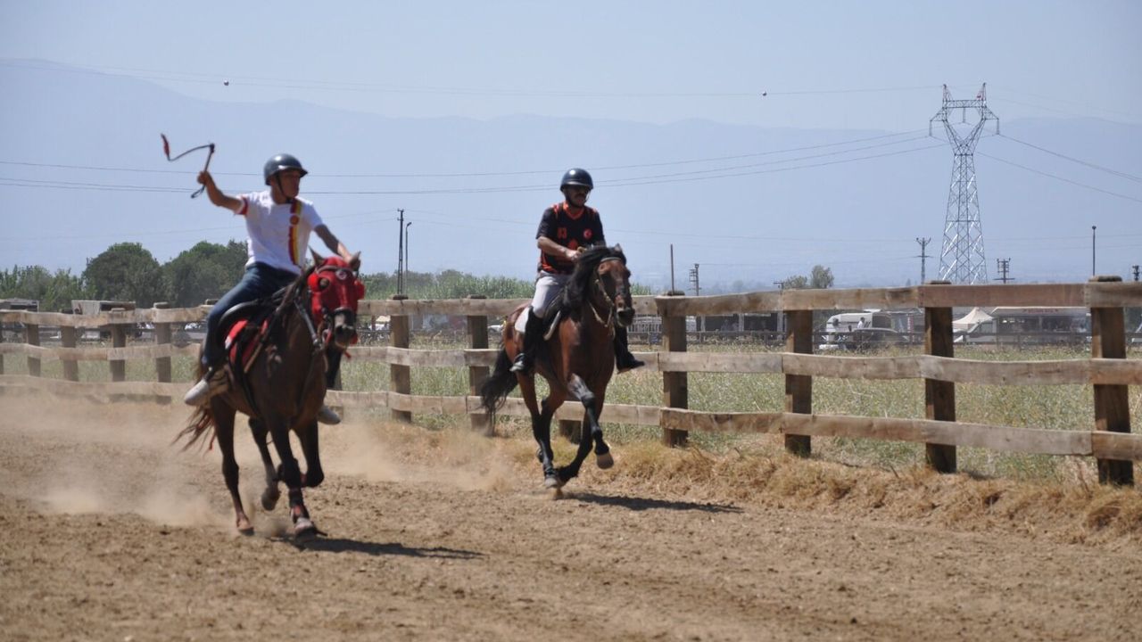 Ödemiş’te rahvan at yarışları: 117 at piste çıktı