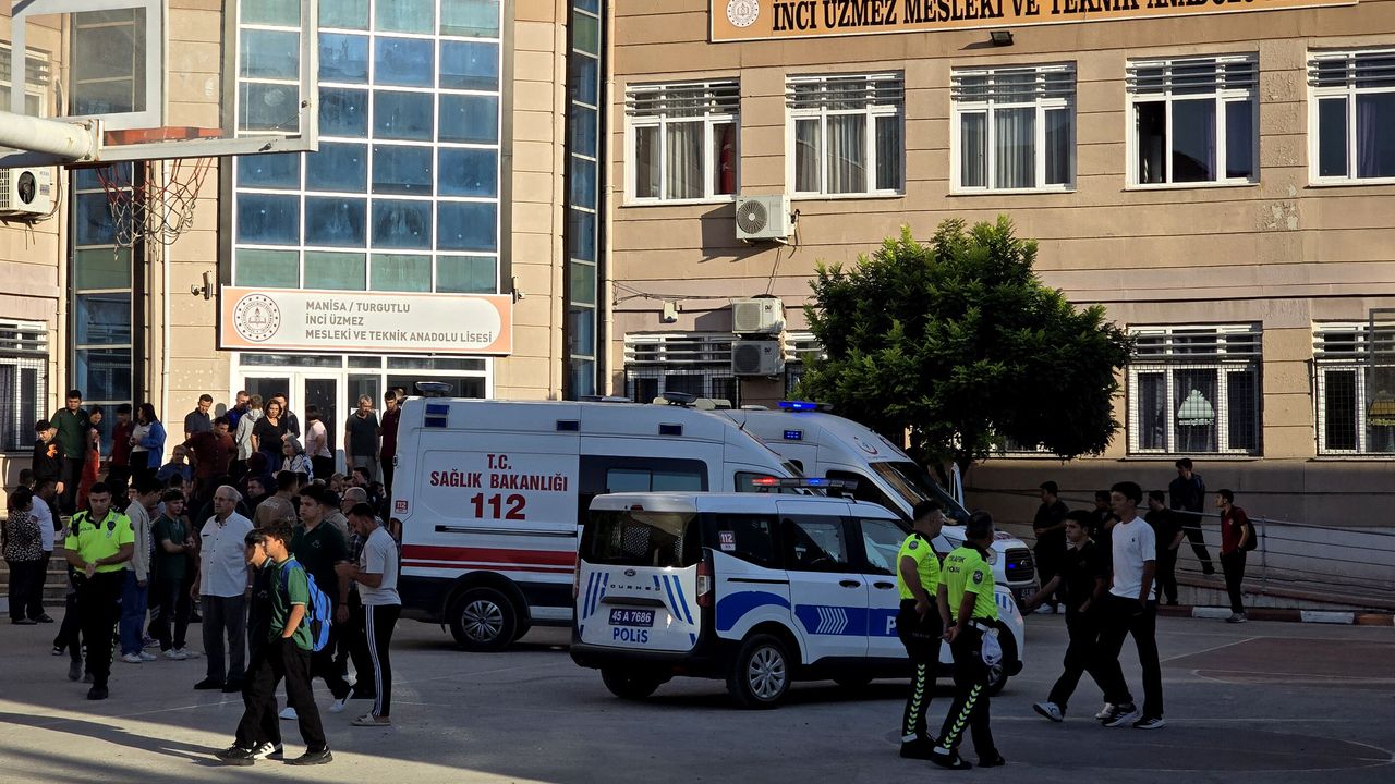 Manisa'da bir okula silahlı saldırı: 1 öğrenci hayatını kaybetti!