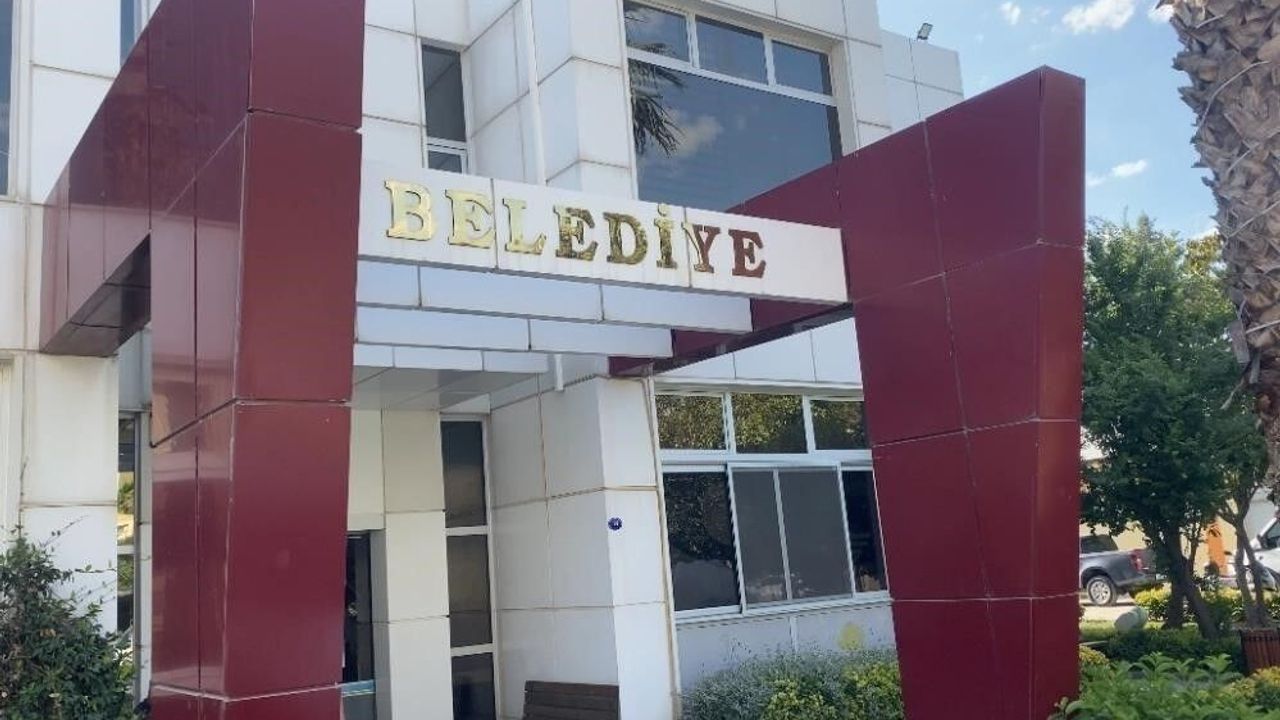 Seferihisar Belediyesi'ne dördüncü operasyon: 43 gözaltı, 5 şüpheli aranıyor