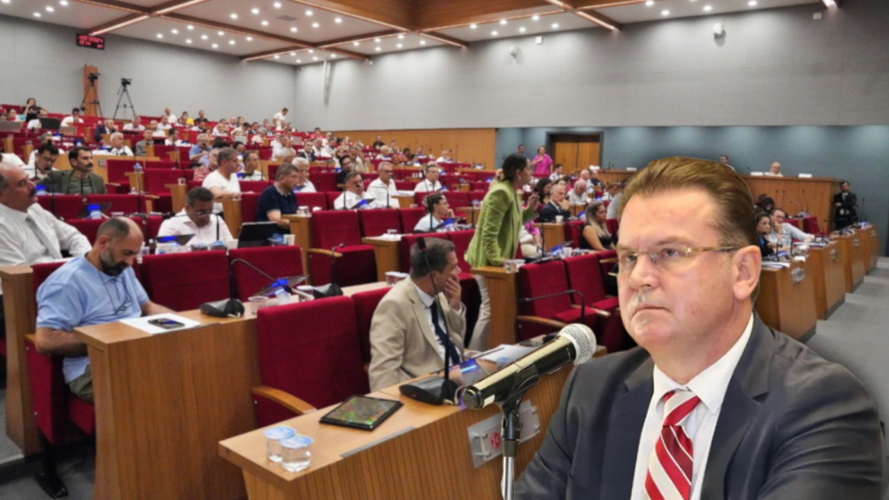 İzmir siyasetinde dikkat çeken istifa: Baysak meclis üyeliğinden ayrıldı