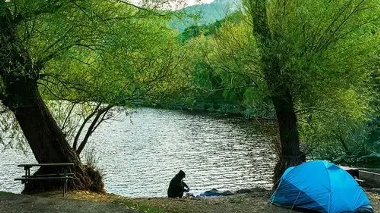 İzmir Karşıyaka Kamp Yerleri: Doğayla İç İçe Kamp Yapabileceğiniz En Güzel Alanlar