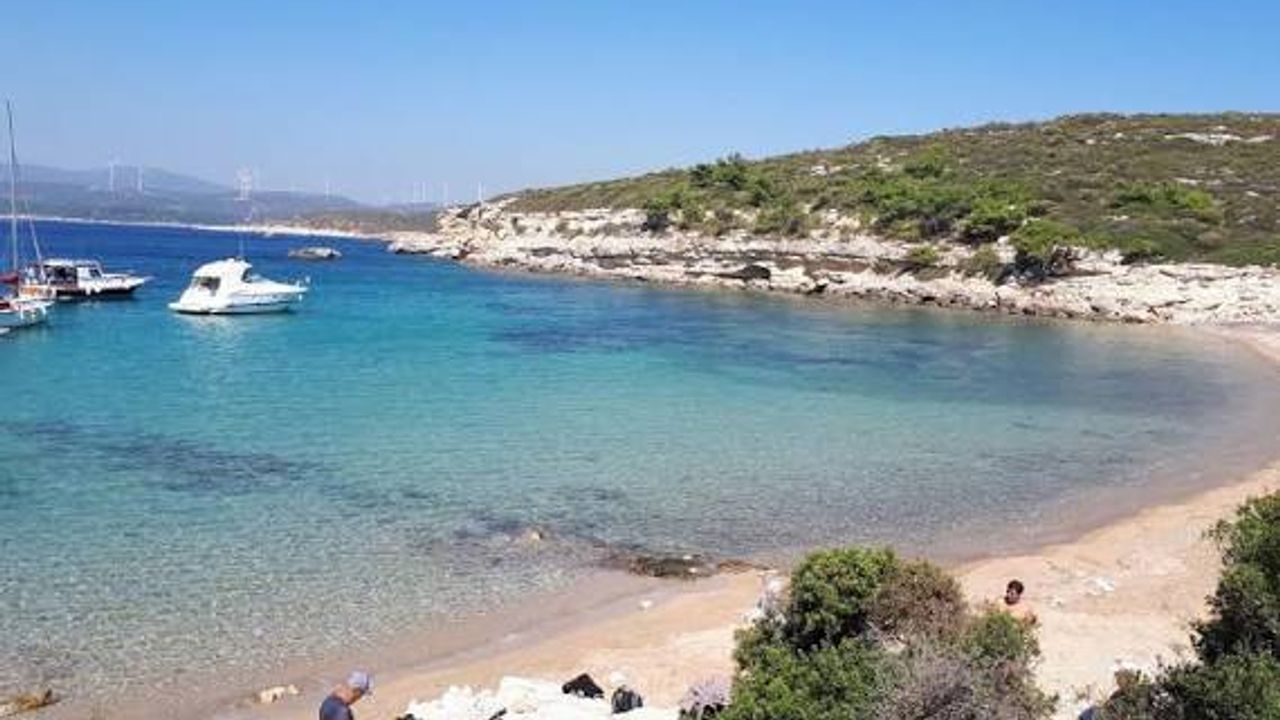 Çamcaz Plajı: İzmir Seferihisar’ın Doğayla İç İçe Kalan Saklı Koyu