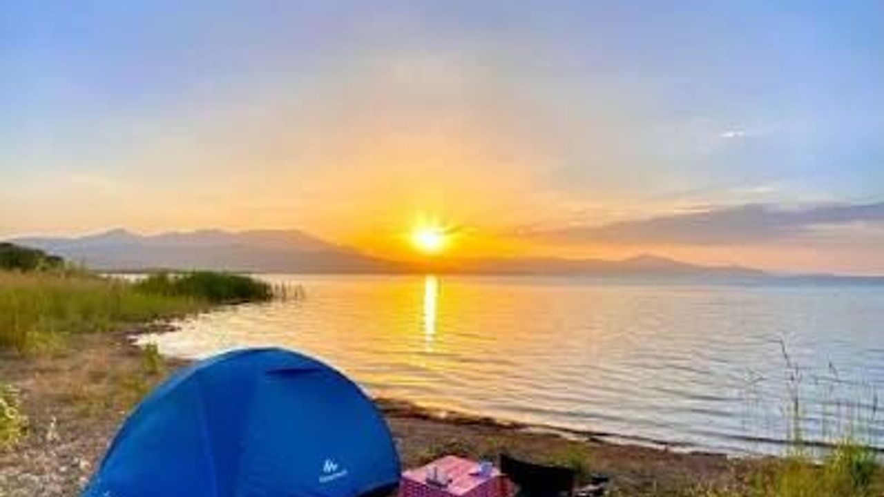 Karaburun Kamp Yerleri: Doğayla İç İçe Denize Yakın Kamp ve Glamping Seçenekleri